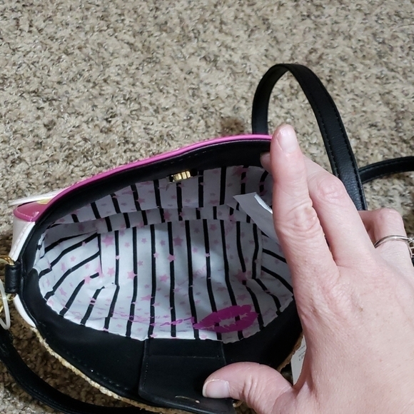 Nwt rainbow betsey Johnson round bag. - Picture 5 of 7